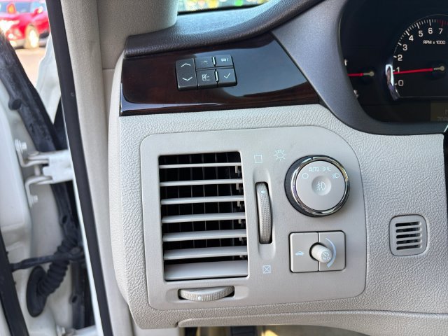 Used 2008 Cadillac DTS FWD image 19