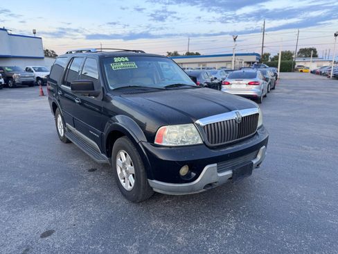 Used 2004 Lincoln Navigator 2WD image 3