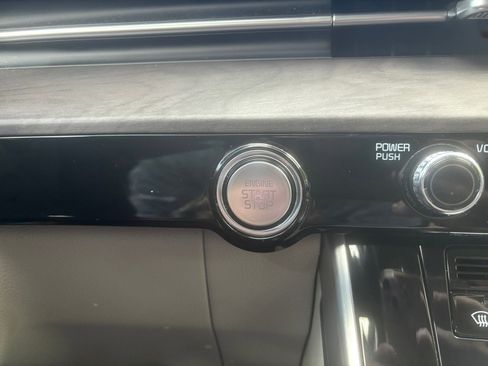 Used 2023 Kia Carnival SX image 24