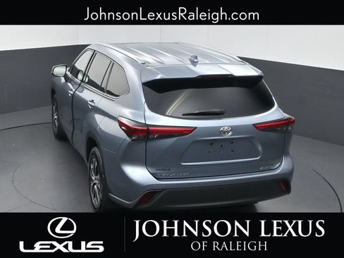 Used 2021 Toyota Highlander XLE AWD/4WD image 27