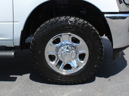 Used 2024 RAM 2500 Tradesman w/ Chrome Appearance Group image 38