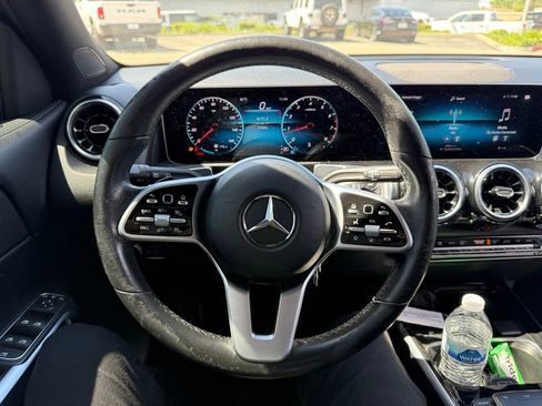 Used 2021 Mercedes-Benz GLB 250 4MATIC image 6