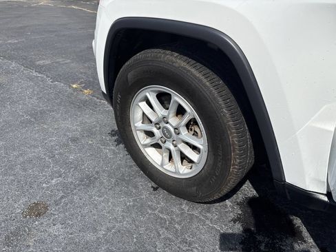 Used 2020 Jeep Grand Cherokee Laredo RWD image 21