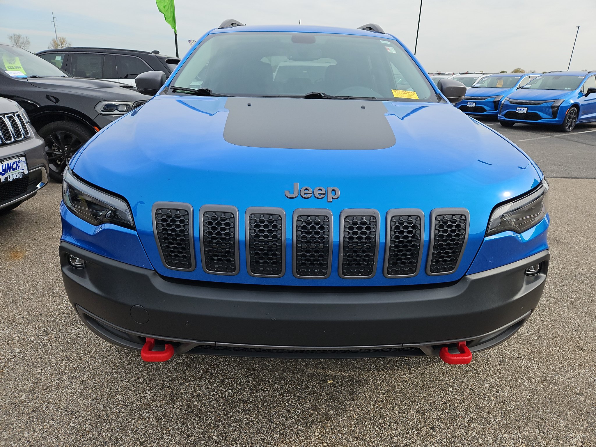Used 2020 Jeep Cherokee Trailhawk AWD/4WD image 2