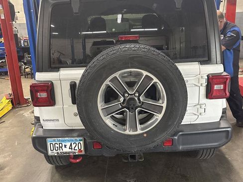 Used 2018 Jeep Wrangler Unlimited Sahara w/ Cold Weather Group AWD/4WD image 4