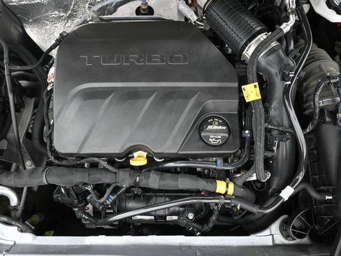 Used 2025 Chevrolet Trax LT FWD image 40