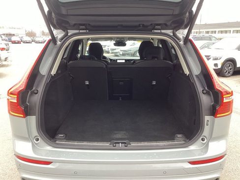 Used 2024 Volvo XC60 B5 Plus image 8