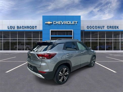 Used 2024 Chevrolet TrailBlazer LT w/ Driver Confidence Package image 8