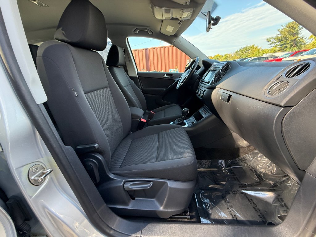 Used 2018 Volkswagen Tiguan Limited w/ Premium Package AWD/4WD image 23