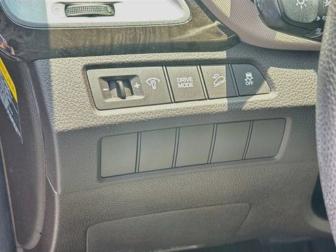 Used 2018 Hyundai Santa Fe Sport FWD image 11