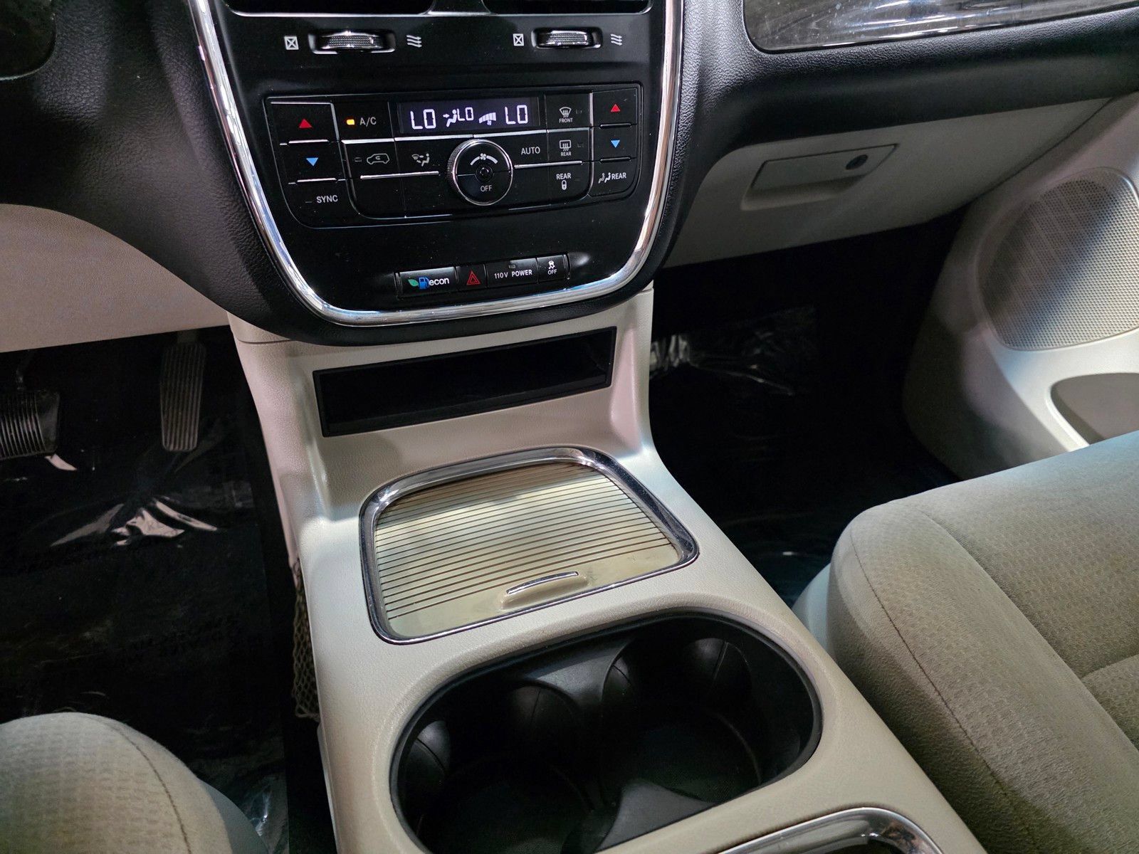 Used 2012 Dodge Grand Caravan Crew FWD image 25