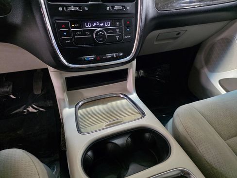 Used 2012 Dodge Grand Caravan Crew FWD image 25