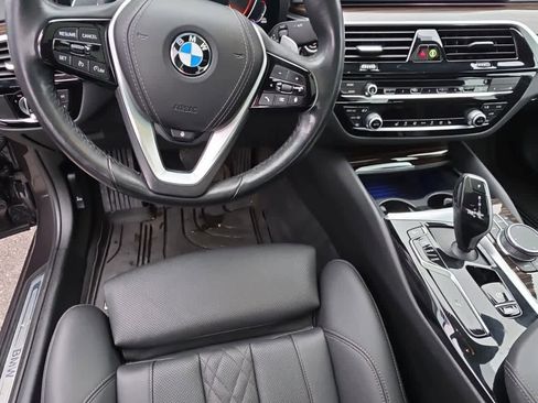 Used 2022 BMW 530i xDrive w/ Premium Package image 10