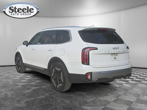 Used 2023 Kia Telluride EX w/ EX Captain's Chair Package image 3