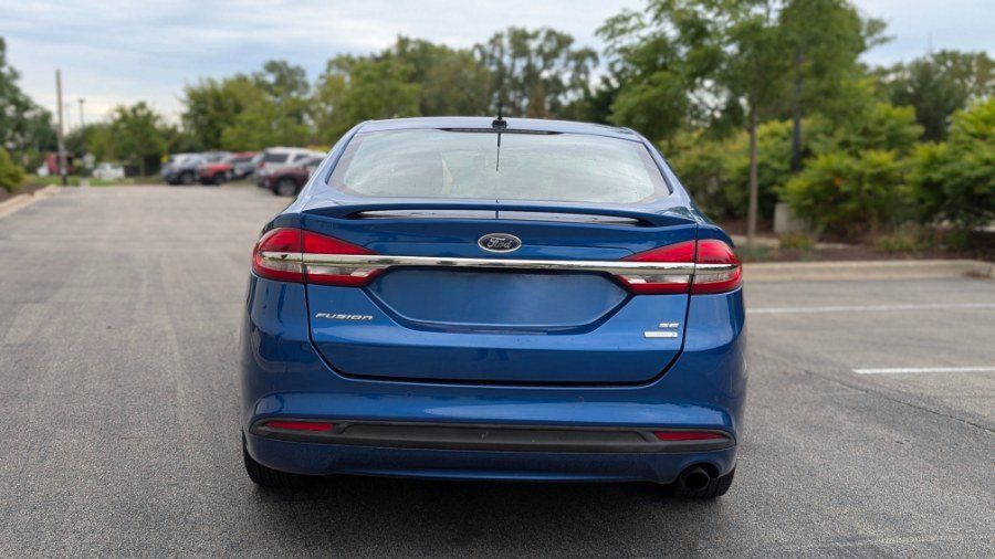 Used 2018 Ford Fusion SE w/ Equipment Group 201A FWD image 4