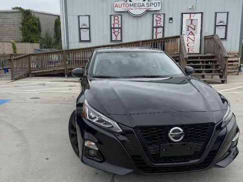 Used 2022 Nissan Altima 2.5 SR w/ Midnight Edition Package FWD image 2