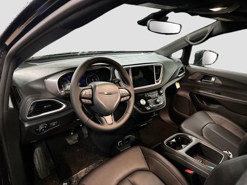 New 2026 Chrysler Pacifica Select w/ S Appearance Package image 10