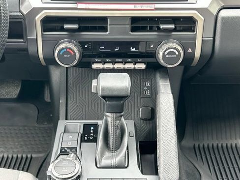 Used 2025 Toyota Tacoma SR5 AWD/4WD image 50