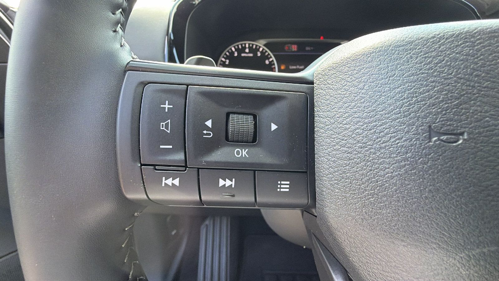 Used 2026 Nissan Pathfinder SV AWD/4WD image 28