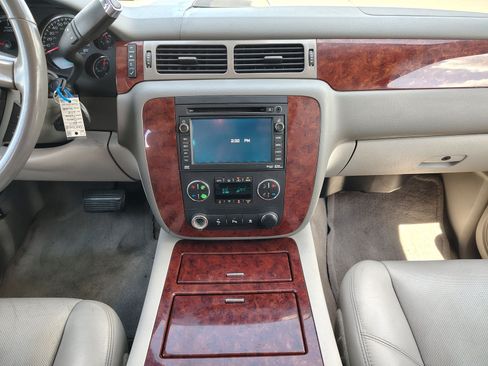 Used 2011 Chevrolet Tahoe LTZ RWD image 7