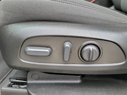 Certified 2023 Chevrolet Traverse LT image 33