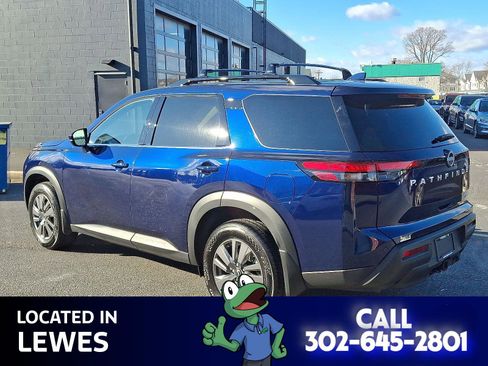 Used 2025 Nissan Pathfinder SV w/ SV Premium Package image 6
