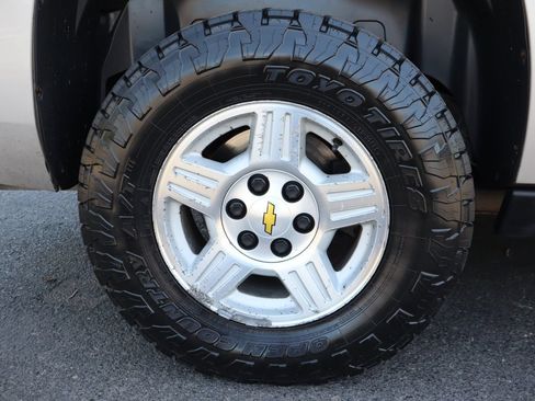 Used 2008 Chevrolet Suburban LT w/ LT Preferred Equipment Group AWD/4WD image 43