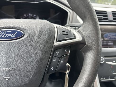 Used 2013 Ford Fusion SE FWD image 10