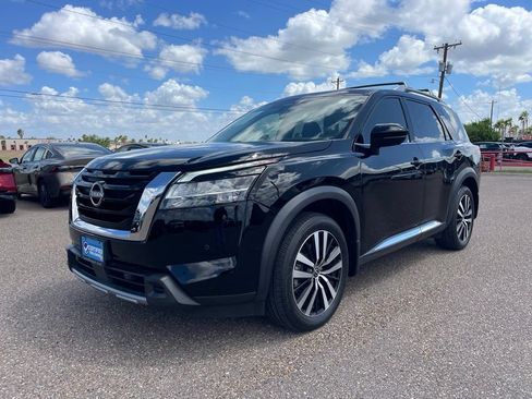 Certified 2024 Nissan Pathfinder Platinum w/ Cargo Package FWD image 3
