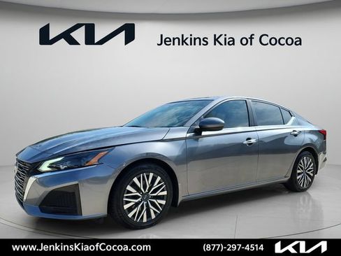 Used 2023 Nissan Altima 2.5 SV FWD image 9