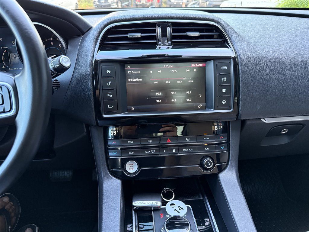 Used 2018 Jaguar F-PACE Premium AWD/4WD image 22