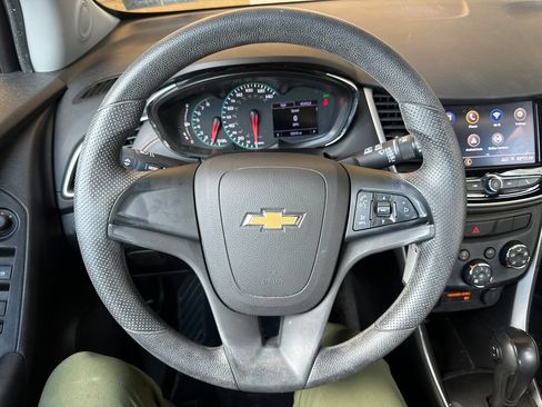 Used 2020 Chevrolet Trax LS FWD image 2