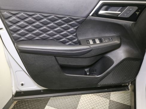 Used 2024 Mitsubishi Outlander 4WD Plug-In Hybrid image 44