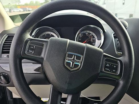 Used 2018 Dodge Grand Caravan SE FWD image 10