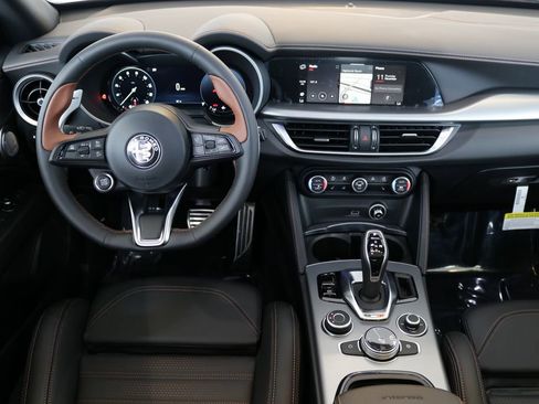 New 2025 Alfa Romeo Stelvio Sprint image 21
