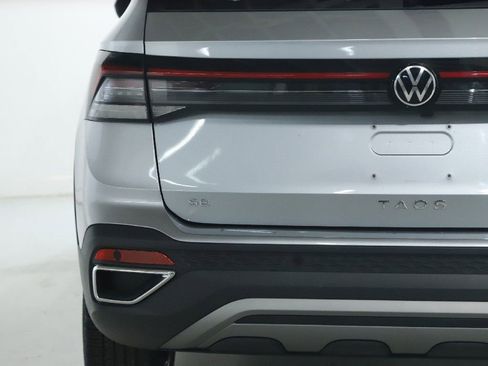 Used 2025 Volkswagen Taos SE AWD/4WD image 43