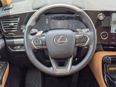 Used 2025 Lexus NX 250 FWD w/ Towing Package (2000 Lbs) image 17