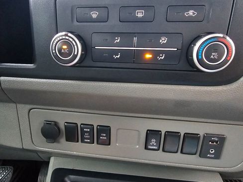 Used 2019 Nissan NV 3500 SL w/ Navigation Package image 12