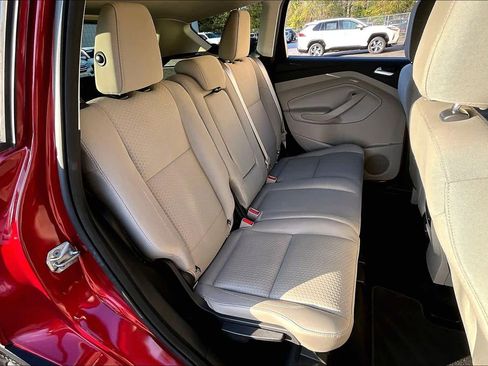 Used 2017 Ford Escape SE image 18