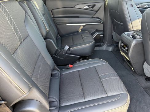 Certified 2025 Chevrolet Traverse High Country FWD image 14