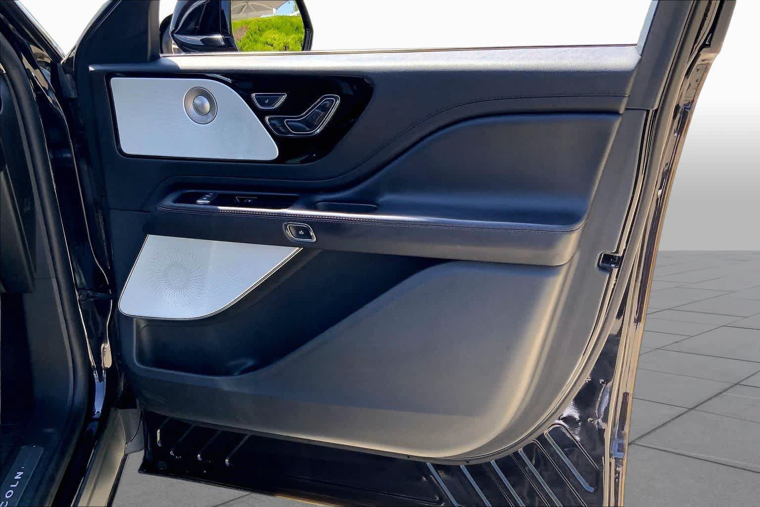Used 2023 Lincoln Aviator Reserve w/ Equipment Group 201A AWD/4WD image 21