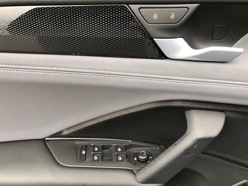 New 2026 Volkswagen Tiguan SE R-Line AWD/4WD image 11