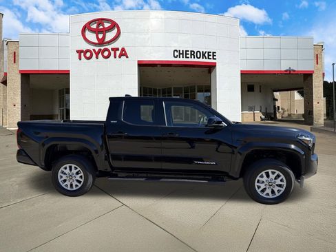 Used 2026 Toyota Tacoma SR5 image 4