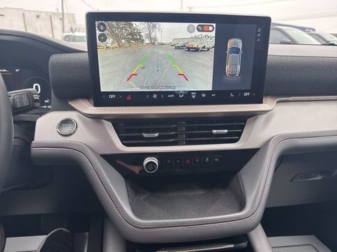 Used 2025 Ford Explorer Active image 23