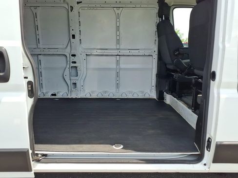 Used 2025 RAM ProMaster 2500 w/ Convenience Group FWD image 14