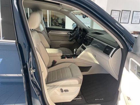 Certified 2022 Volkswagen Atlas SEL Premium image 13