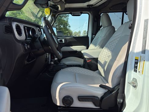 Used 2023 Jeep Wrangler Unlimited Sahara AWD/4WD image 14