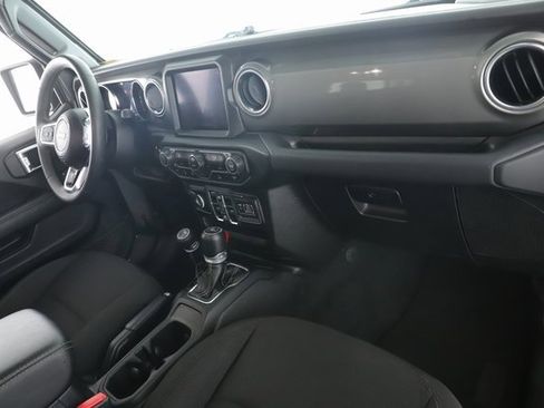 Used 2023 Jeep Gladiator Overland image 28