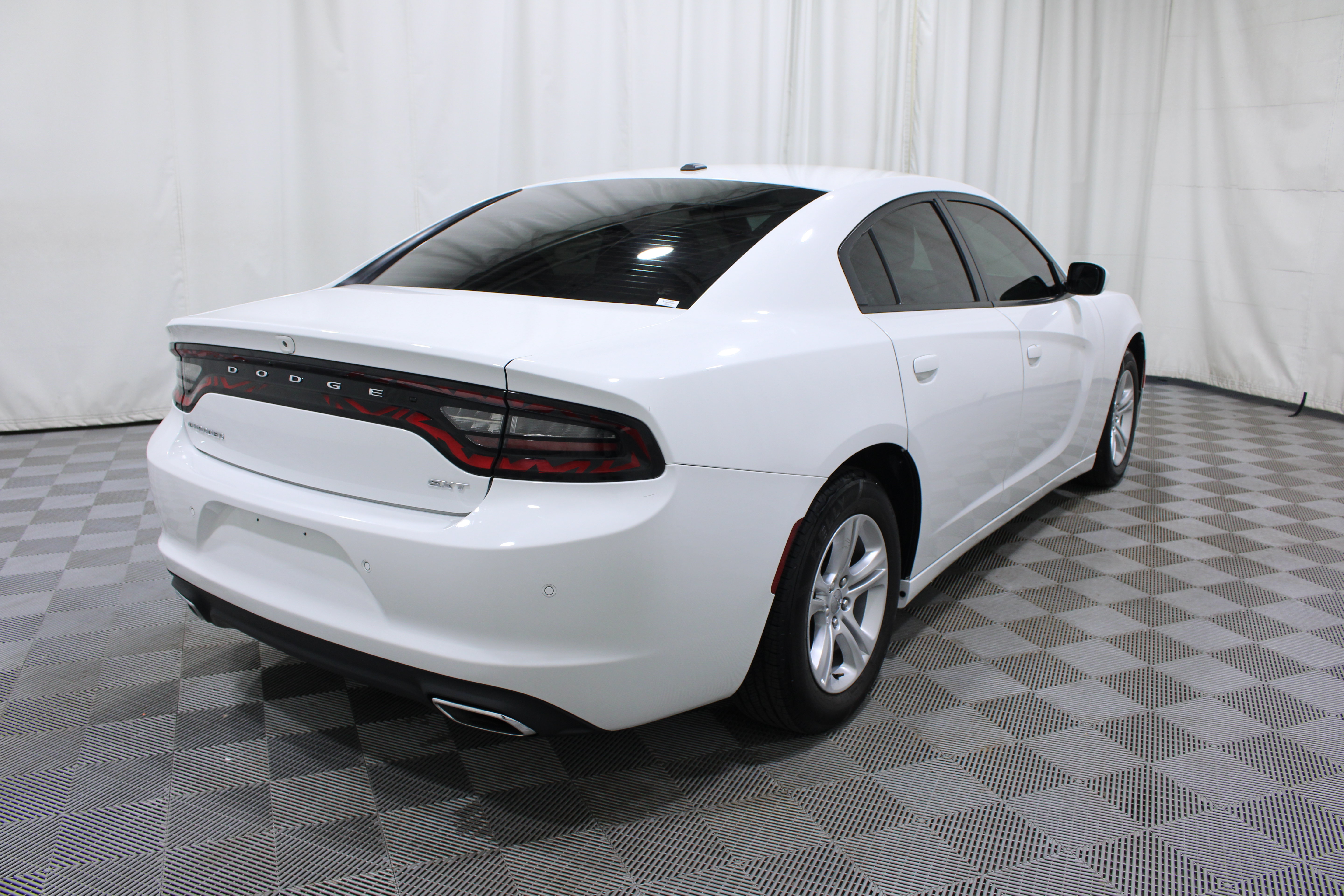 Used 2018 Dodge Charger SXT RWD image 22