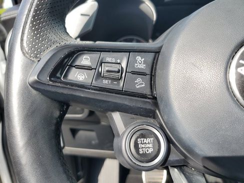Used 2022 Alfa Romeo Stelvio Veloce AWD/4WD image 31